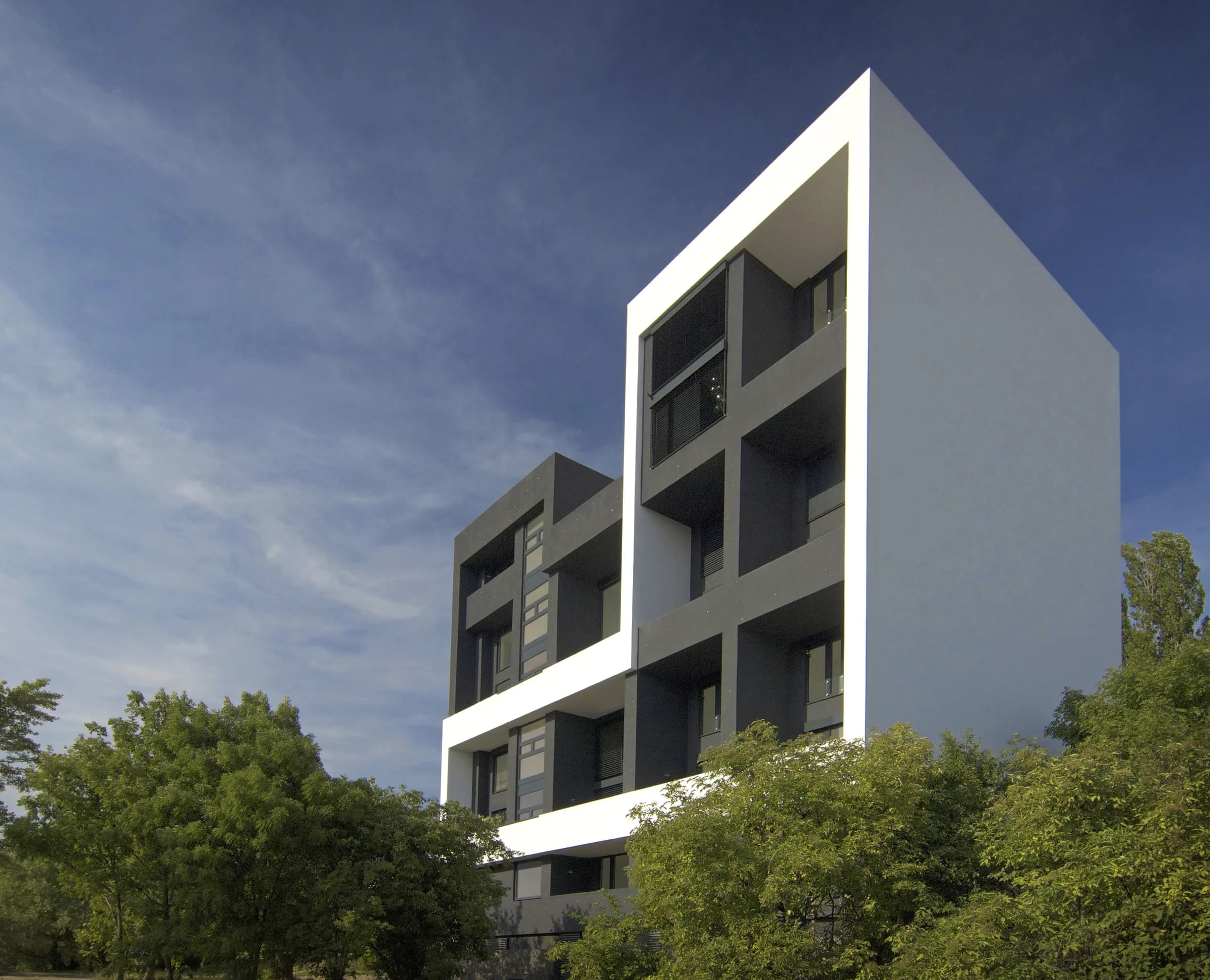Apartment Building Karlova Ves